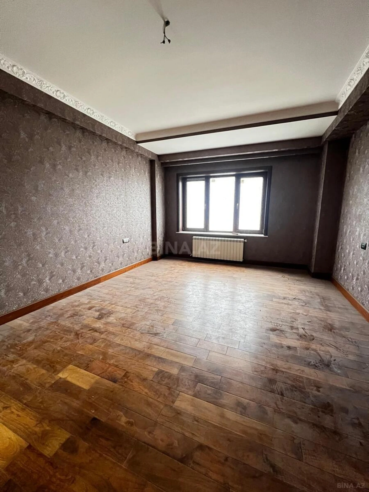 Satılır 5 otaqlı mənzil 200 m²