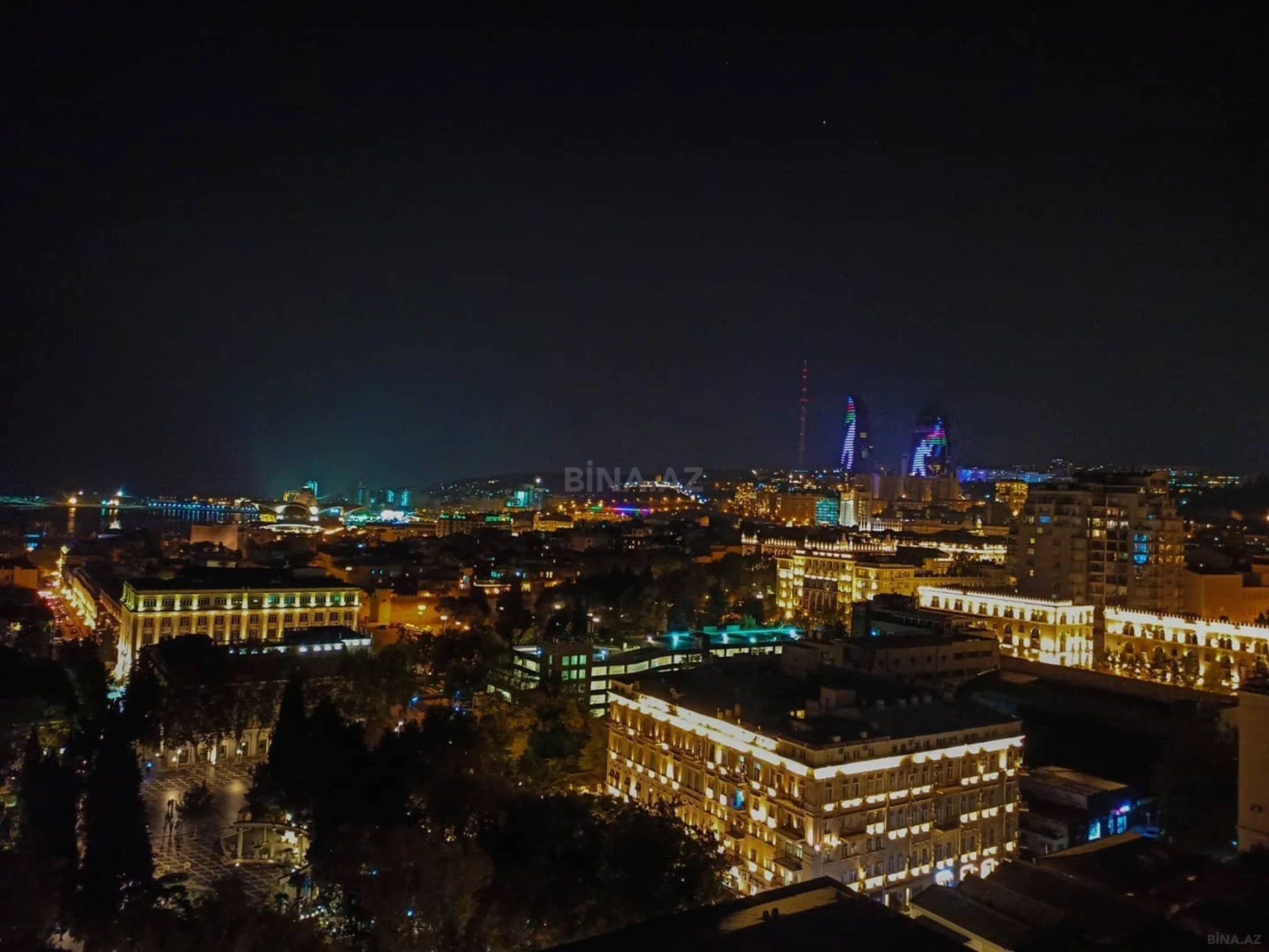 Satılır 3 otaqlı mənzil 138 m²