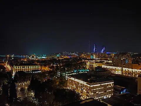 Satılır 3 otaqlı mənzil 138 m²