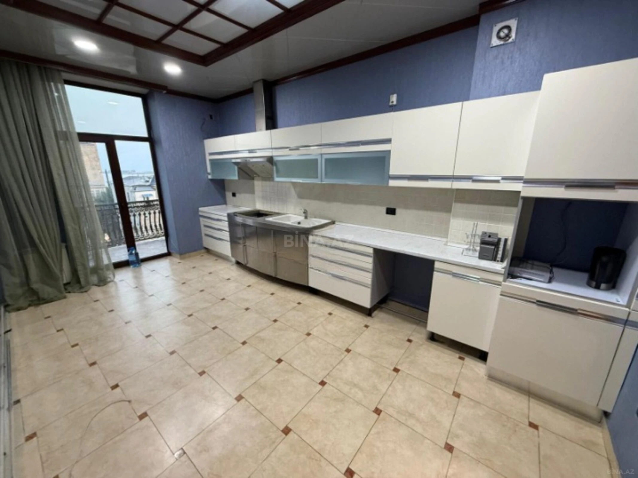 Satılır 3 otaqlı mənzil 138 m²