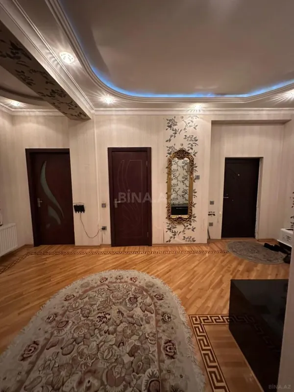 Satılır 3 otaqlı mənzil 142 m²