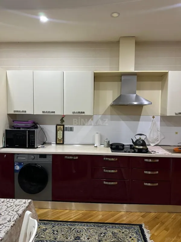 Satılır 3 otaqlı mənzil 142 m²