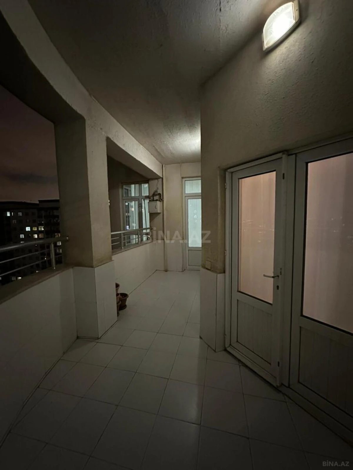 Satılır 3 otaqlı mənzil 142 m²