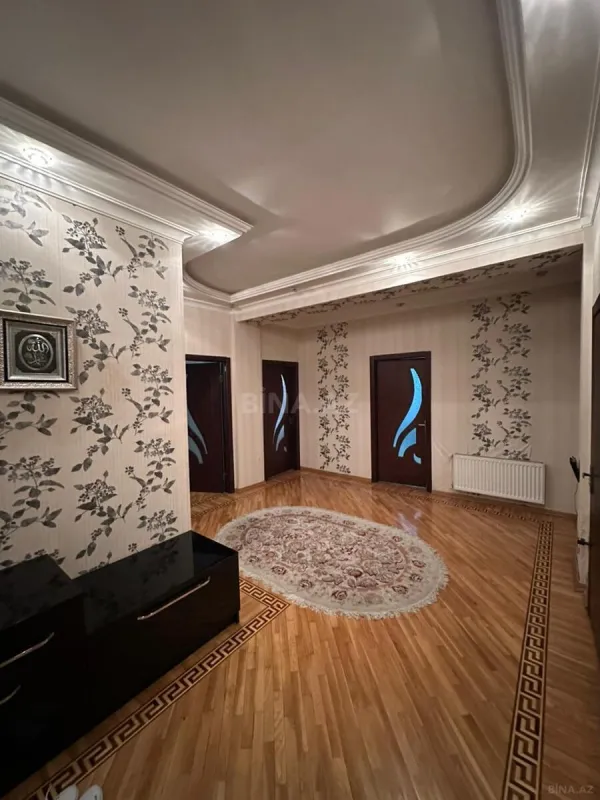 Satılır 3 otaqlı mənzil 142 m²