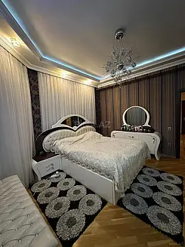 Satılır 3 otaqlı mənzil 142 m²