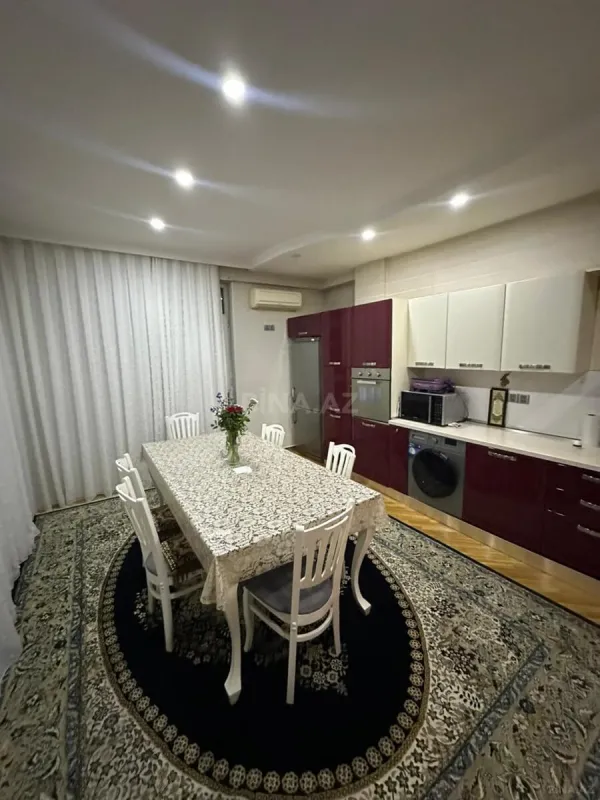 Satılır 3 otaqlı mənzil 142 m²