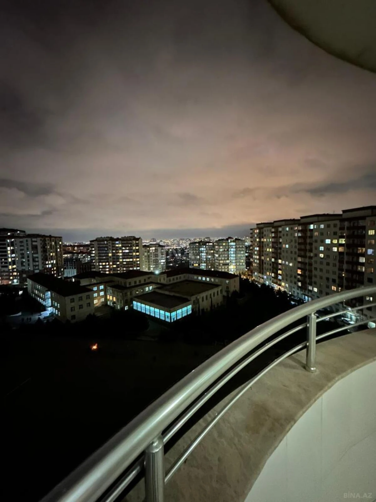 Satılır 3 otaqlı mənzil 142 m²