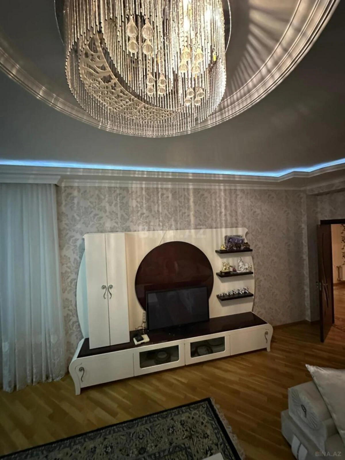 Satılır 3 otaqlı mənzil 142 m²
