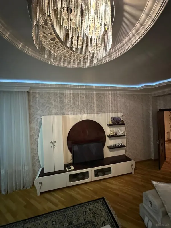 Satılır 3 otaqlı mənzil 142 m²