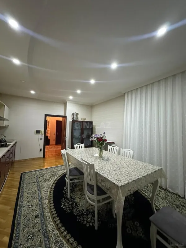 Satılır 3 otaqlı mənzil 142 m²