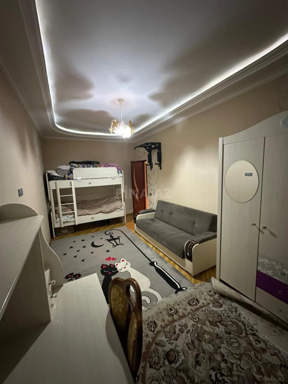 Satılır 3 otaqlı mənzil 142 m²