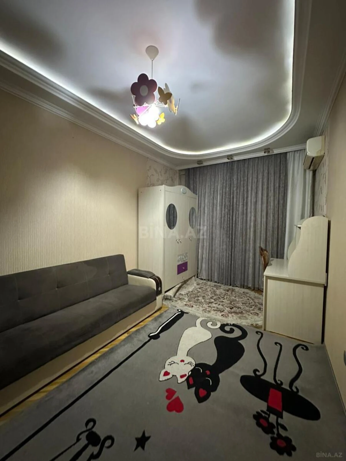 Satılır 3 otaqlı mənzil 142 m²