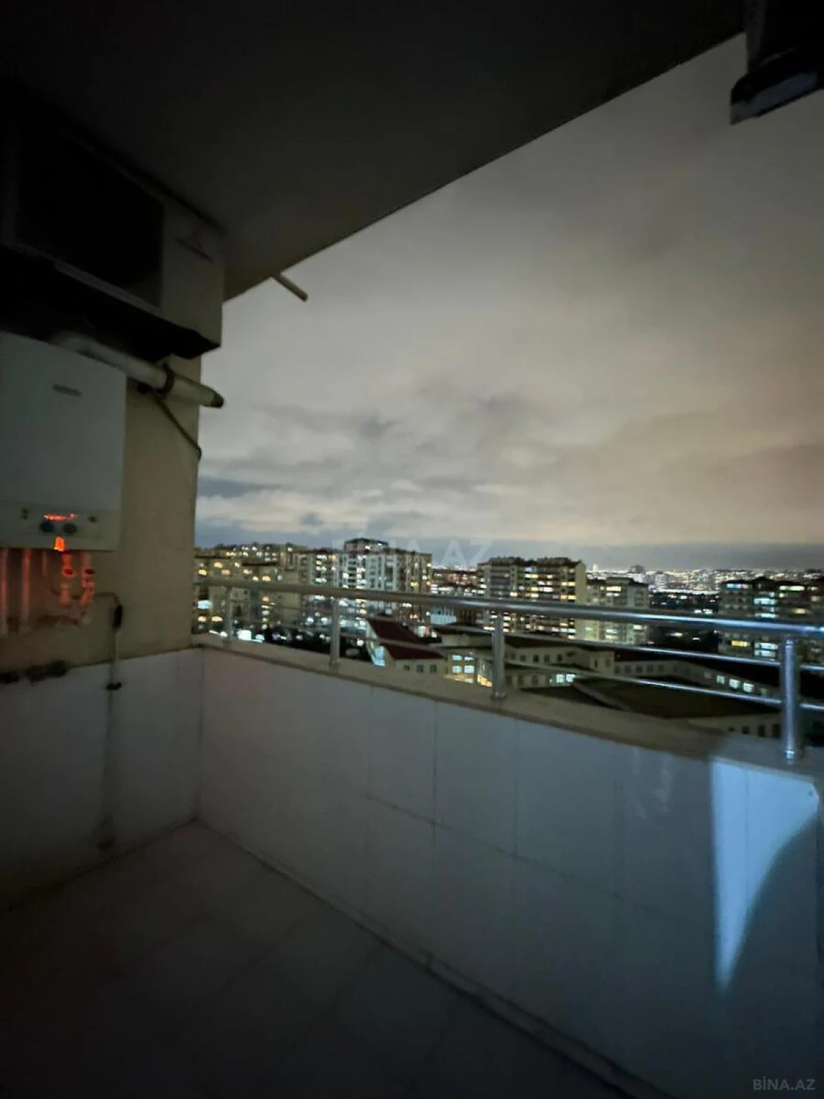 Satılır 3 otaqlı mənzil 142 m²