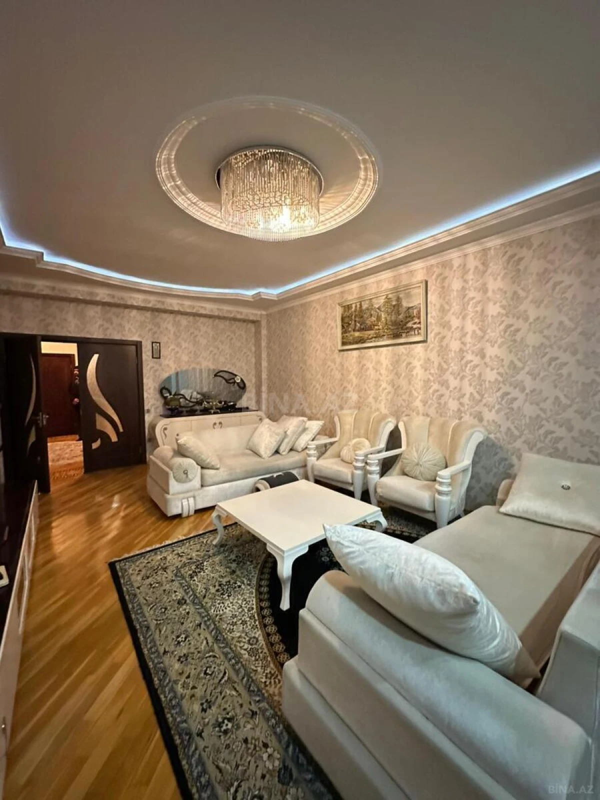 Satılır 3 otaqlı mənzil 142 m²