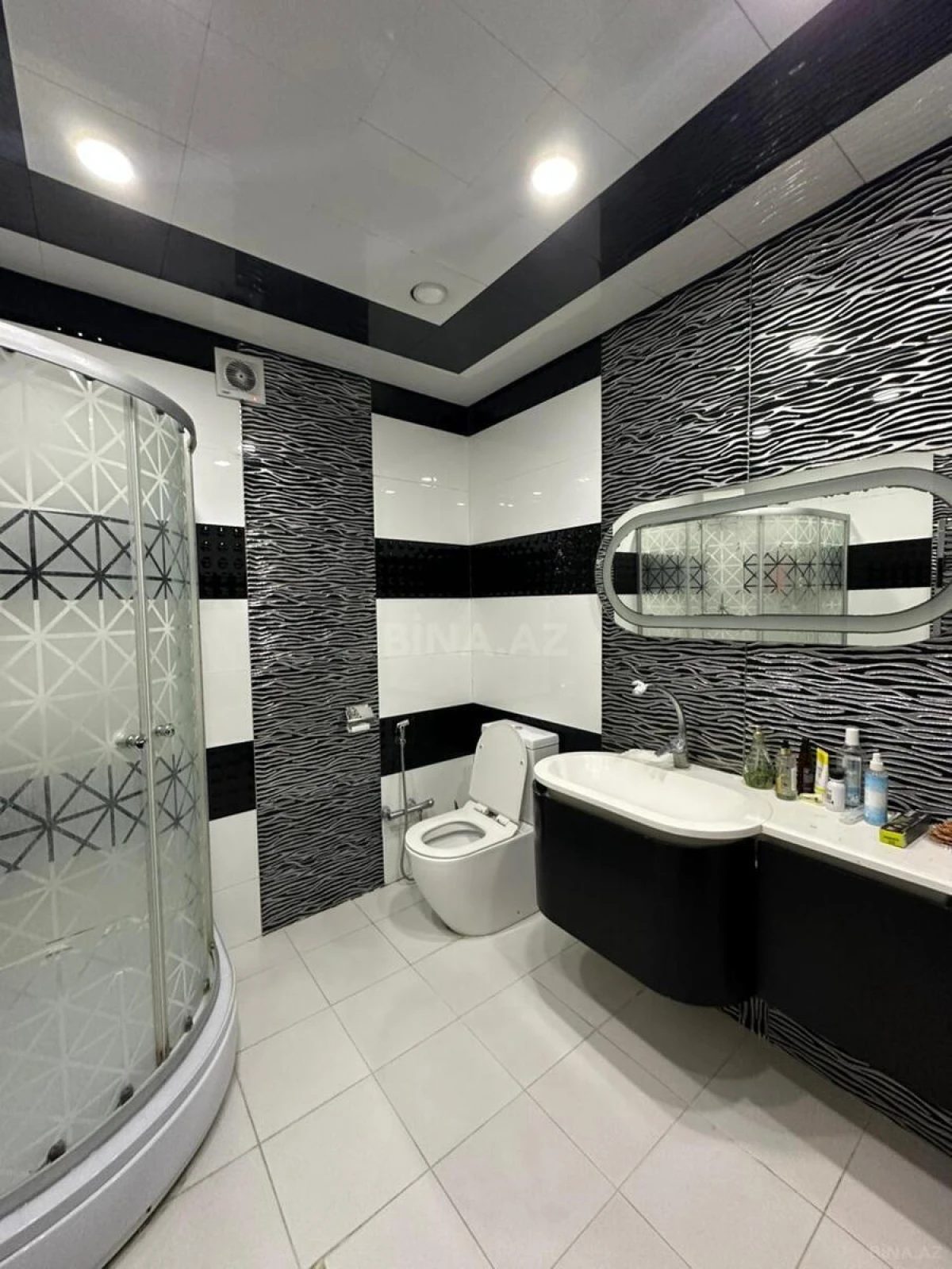 Satılır 3 otaqlı mənzil 142 m²