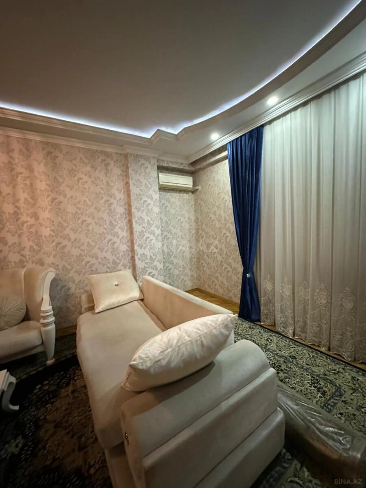 Satılır 3 otaqlı mənzil 142 m²