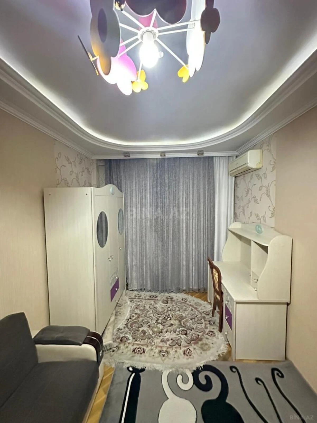 Satılır 3 otaqlı mənzil 142 m²