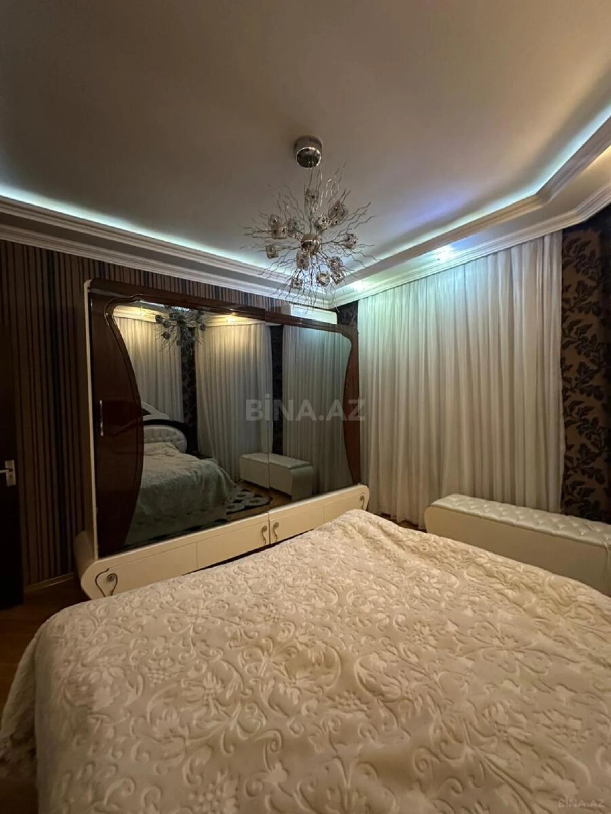 Satılır 3 otaqlı mənzil 142 m²