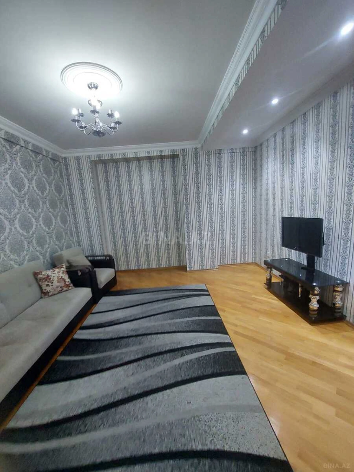 Kirayə verilir 3 otaqlı mənzil 110 m²