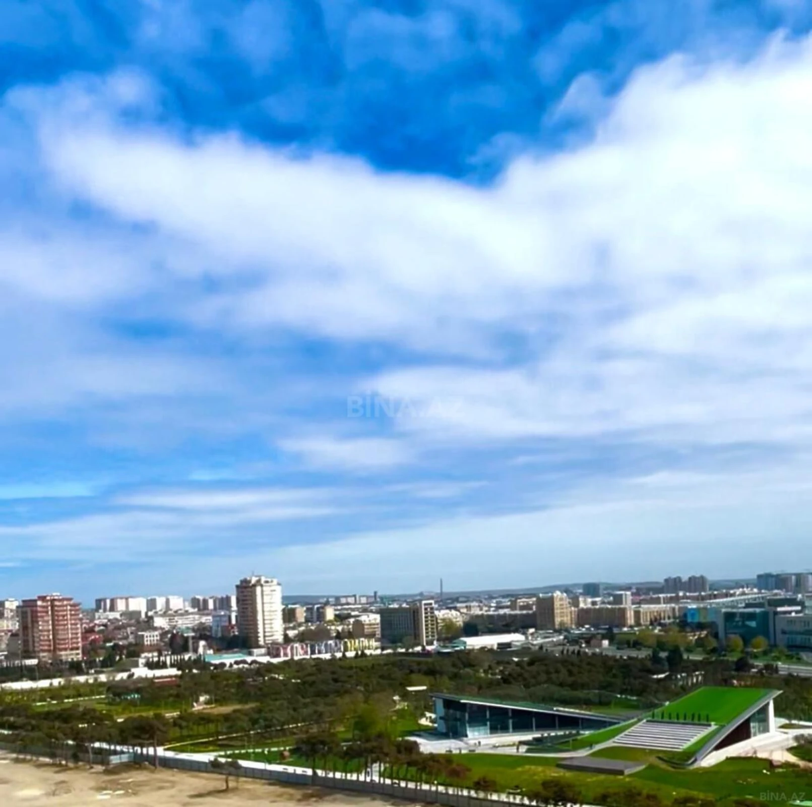 Satılır 4 otaqlı mənzil 170 m²