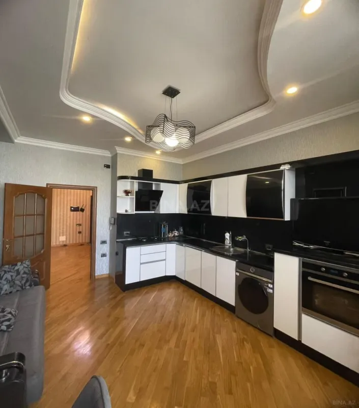 Satılır 4 otaqlı mənzil 170 m²