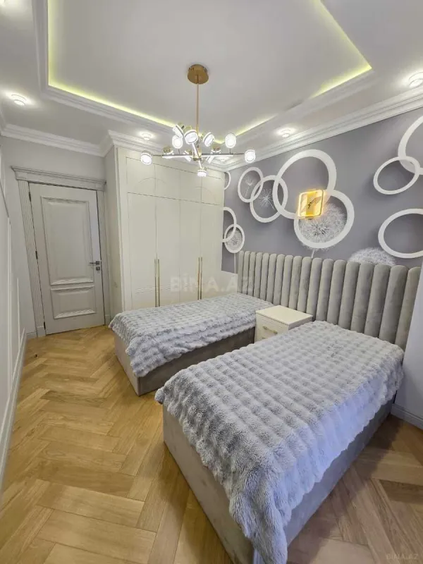 Satılır 4 otaqlı mənzil 185 m²