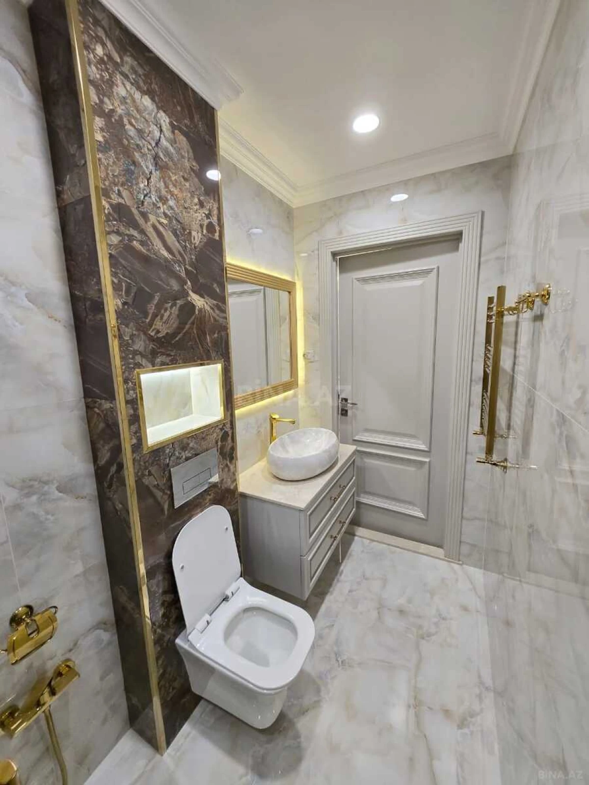 Satılır 4 otaqlı mənzil 185 m²