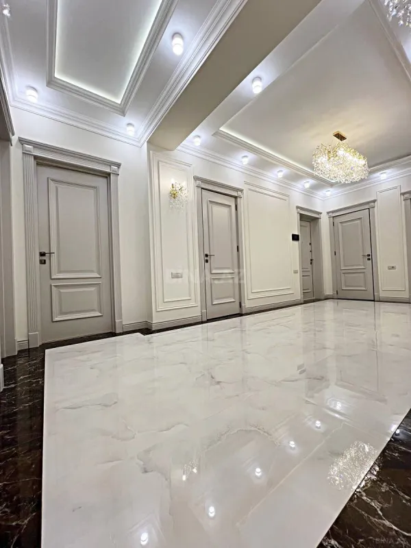 Satılır 4 otaqlı mənzil 185 m²