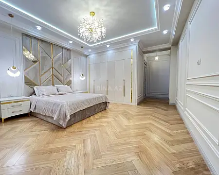 Satılır 4 otaqlı mənzil 185 m²