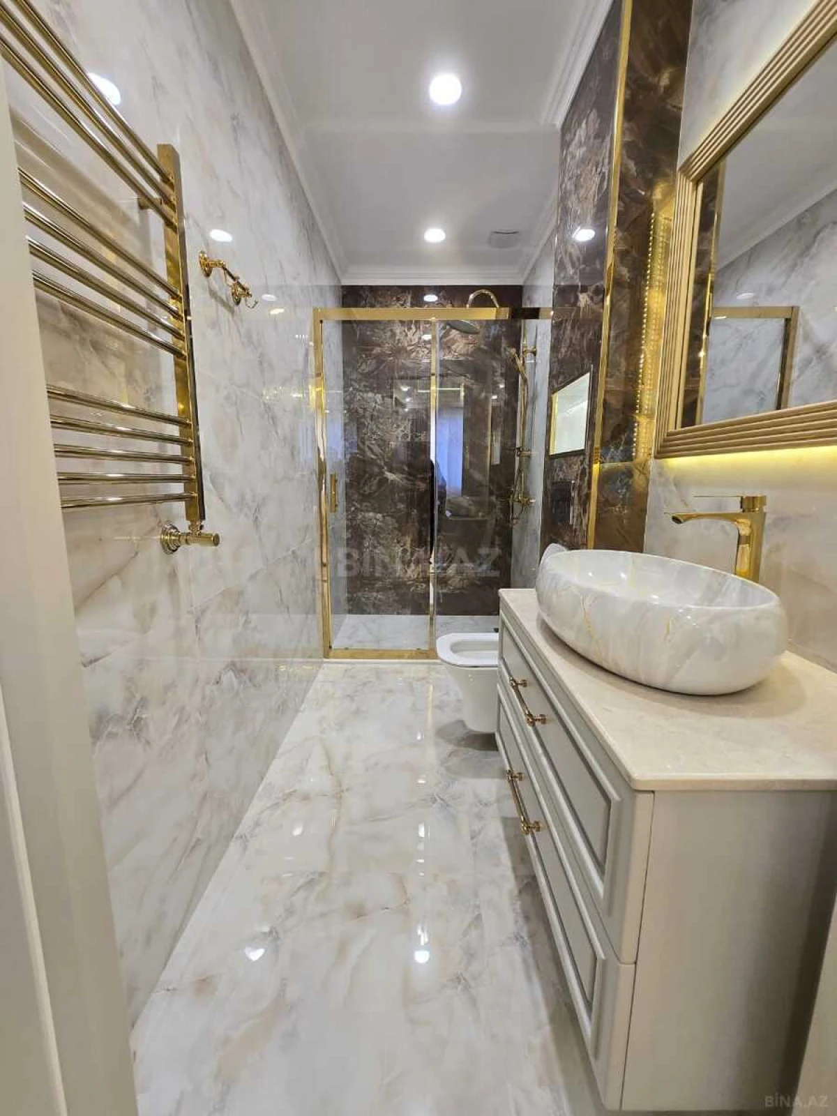 Satılır 4 otaqlı mənzil 185 m²