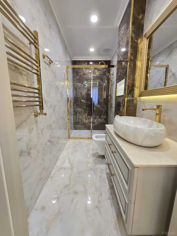 Satılır 4 otaqlı mənzil 185 m²