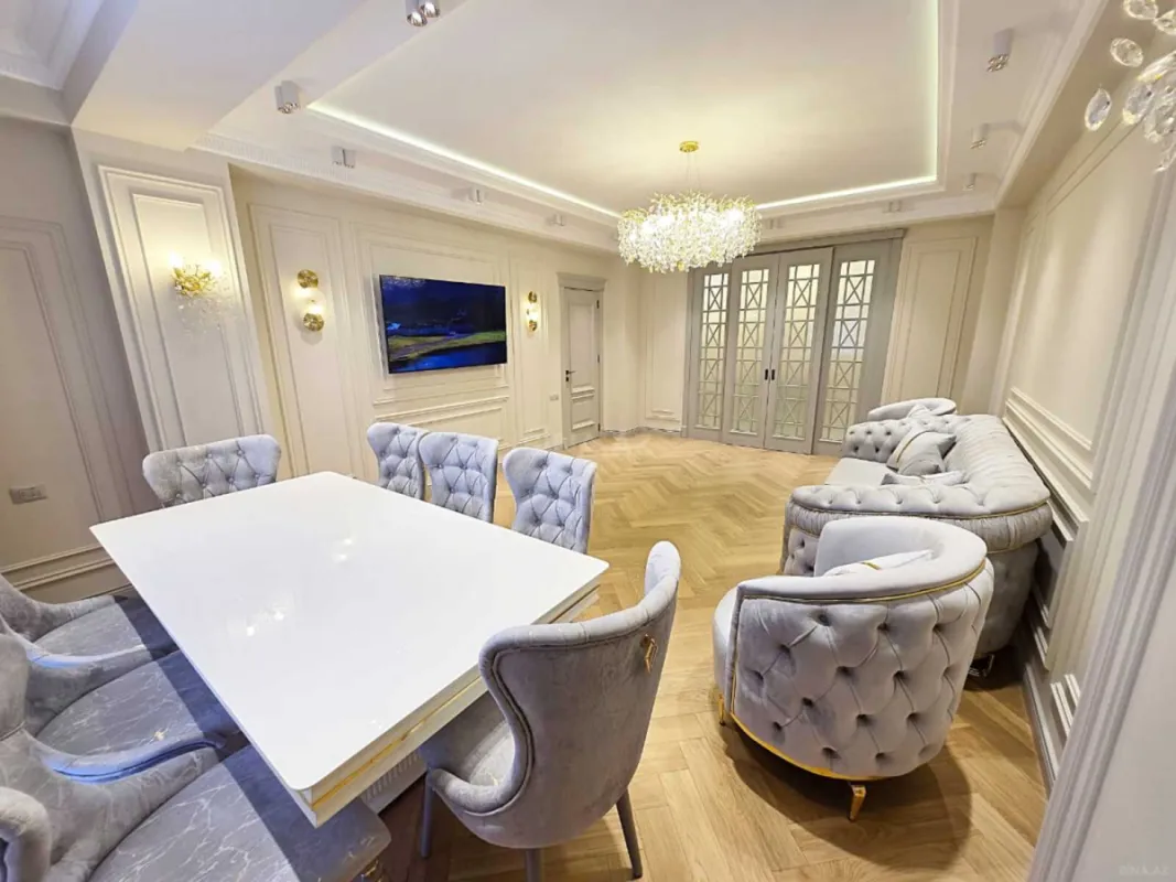 Satılır 4 otaqlı mənzil 185 m²