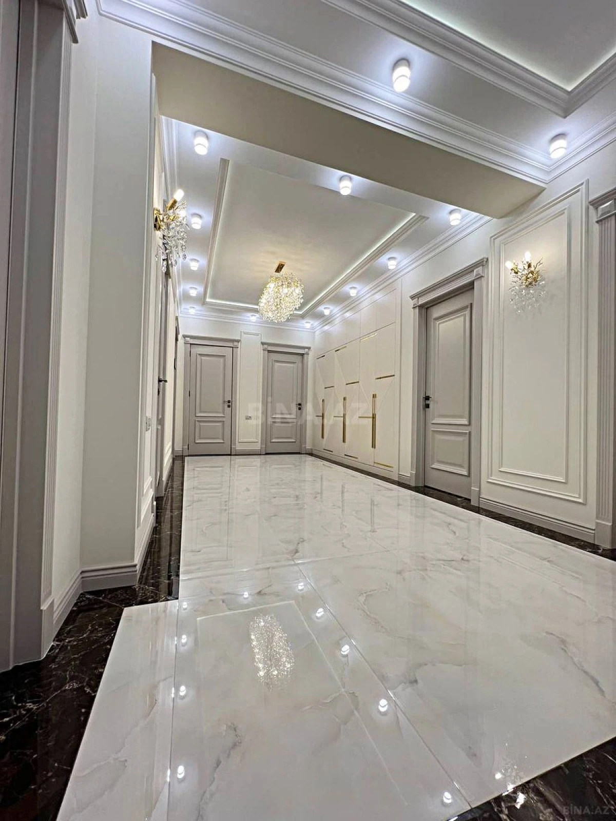 Satılır 4 otaqlı mənzil 185 m²