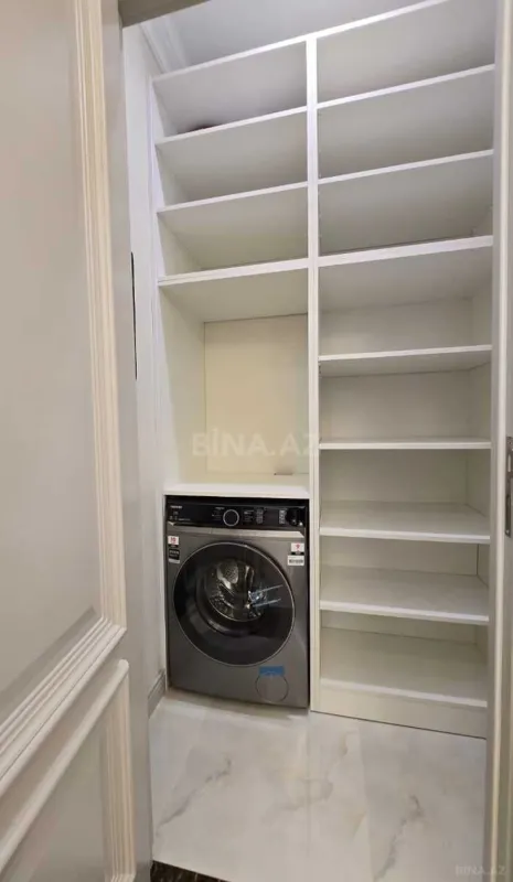 Satılır 4 otaqlı mənzil 185 m²