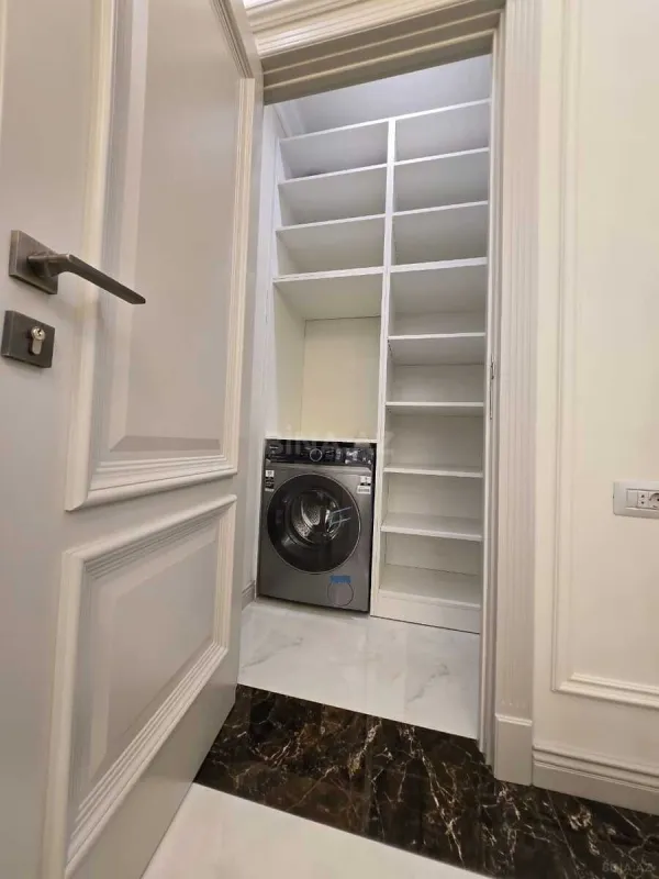 Satılır 4 otaqlı mənzil 185 m²