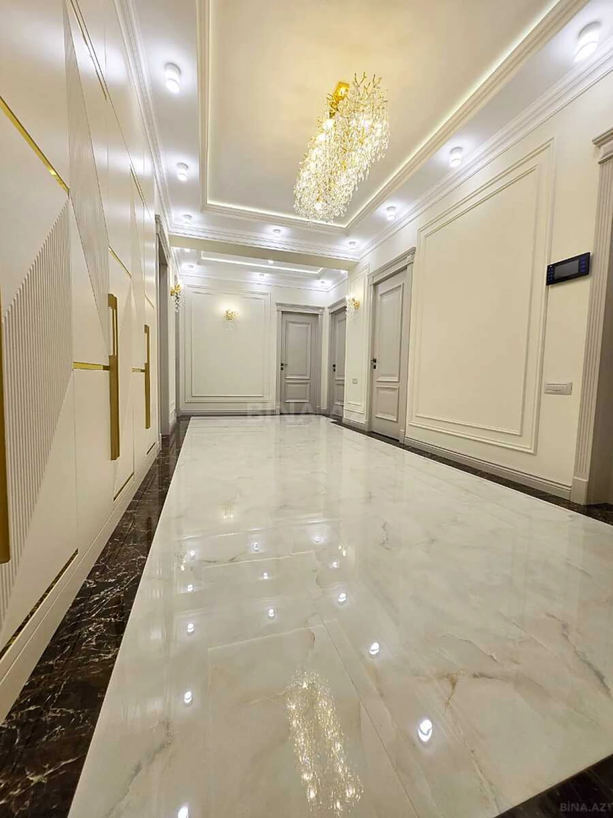 Satılır 4 otaqlı mənzil 185 m²