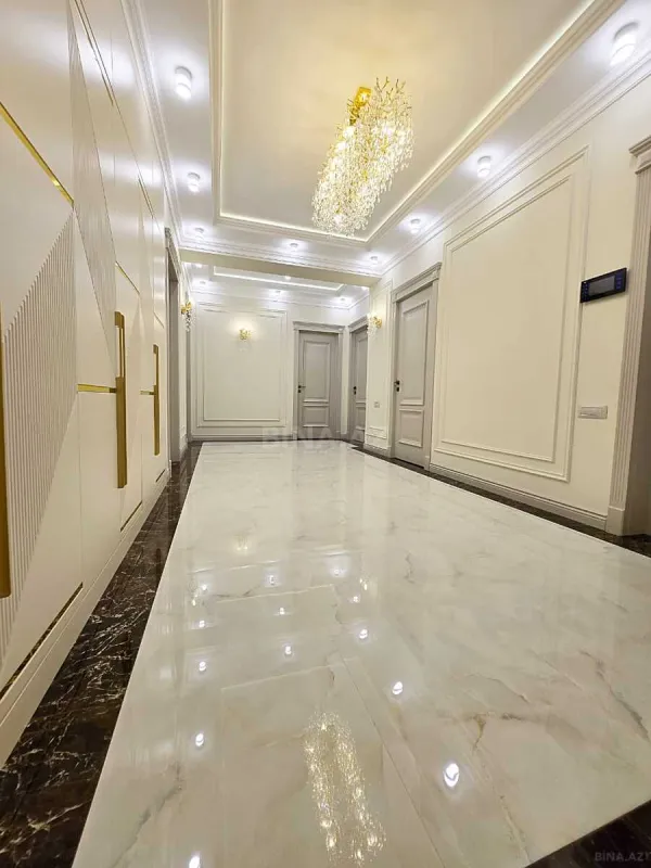 Satılır 4 otaqlı mənzil 185 m²