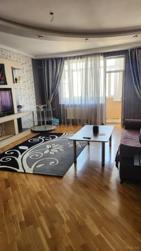 Kirayə verilir 3 otaqlı mənzil 140 m²