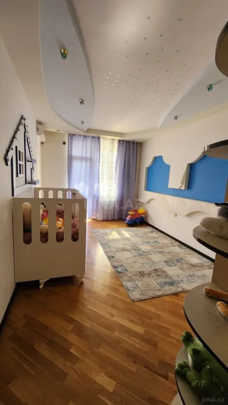 Kirayə verilir 3 otaqlı mənzil 140 m²