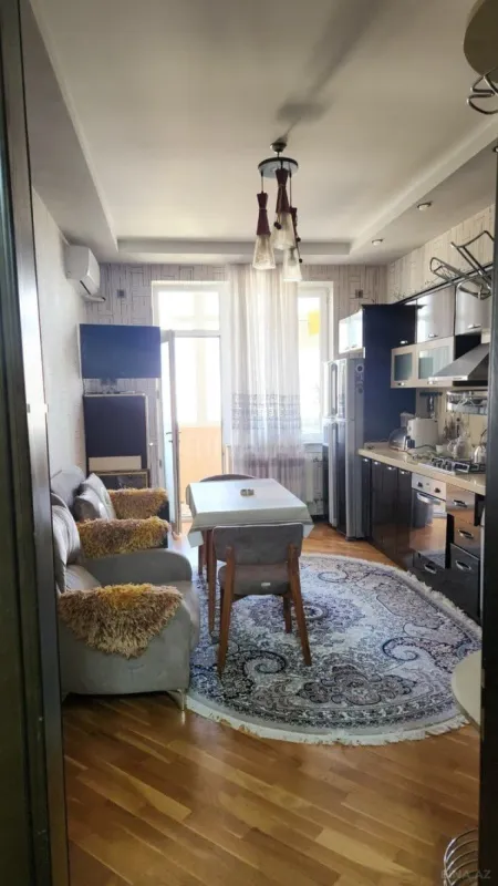 Kirayə verilir 3 otaqlı mənzil 140 m²