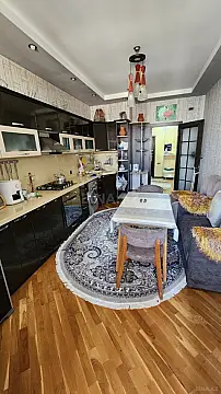 Kirayə verilir 3 otaqlı mənzil 140 m²