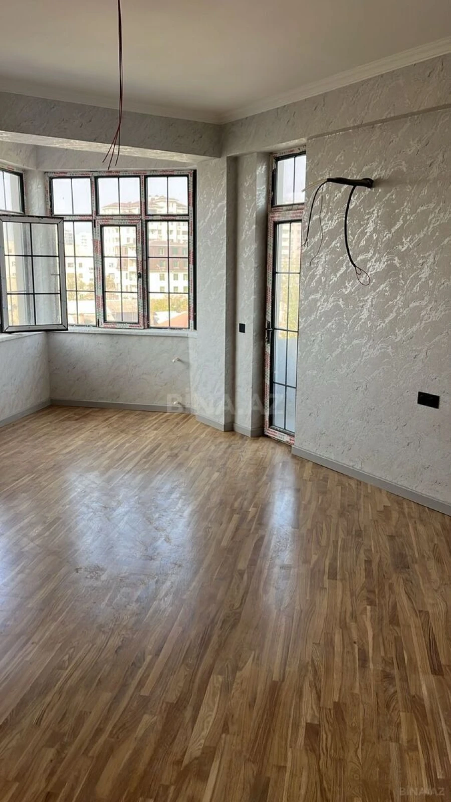 Satılır 3 otaqlı mənzil 112 m²