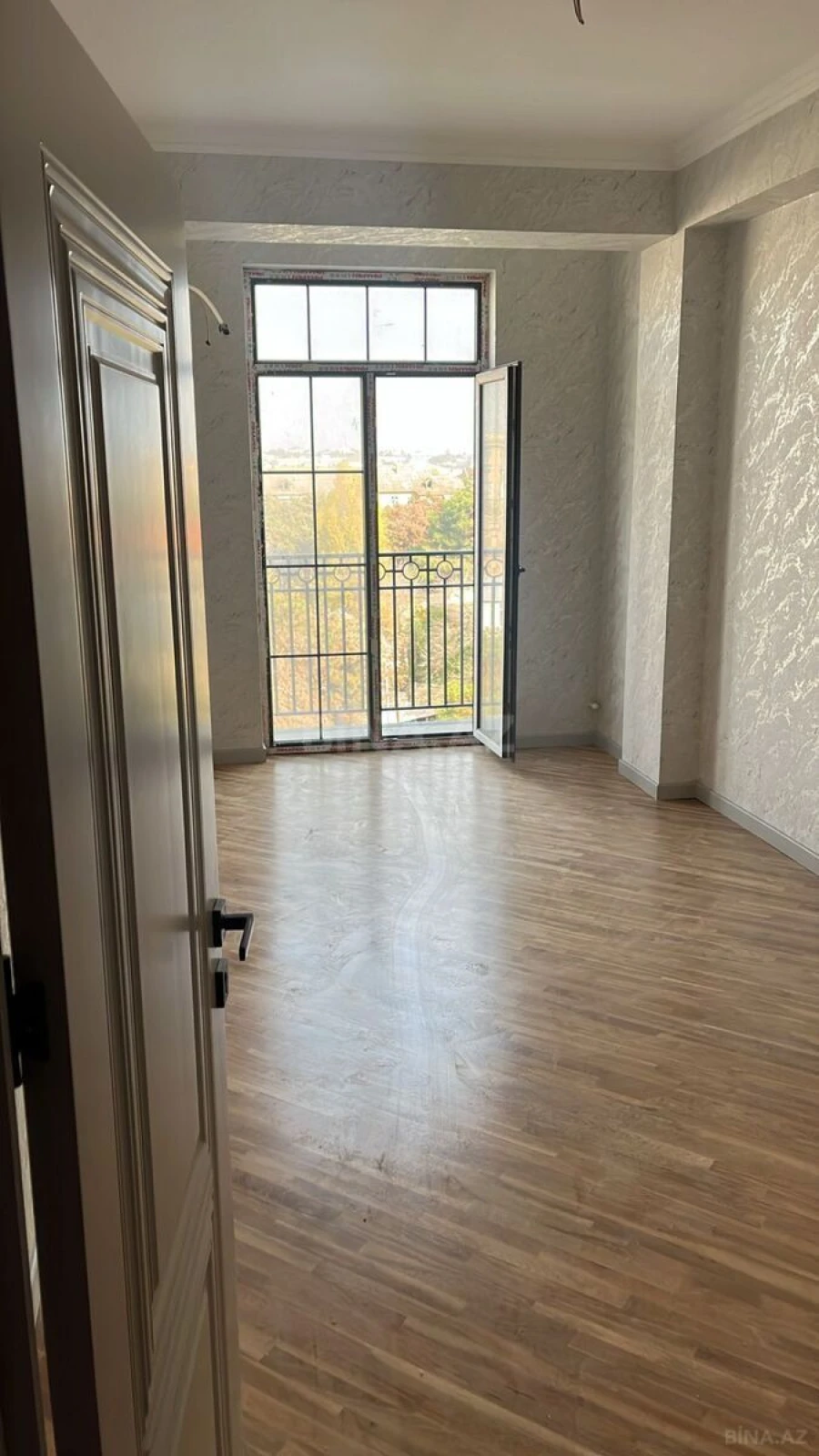 Satılır 3 otaqlı mənzil 112 m²