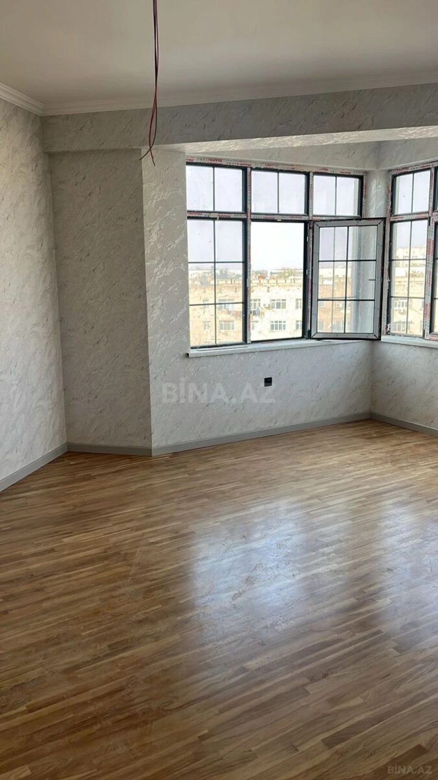 Satılır 3 otaqlı mənzil 112 m²