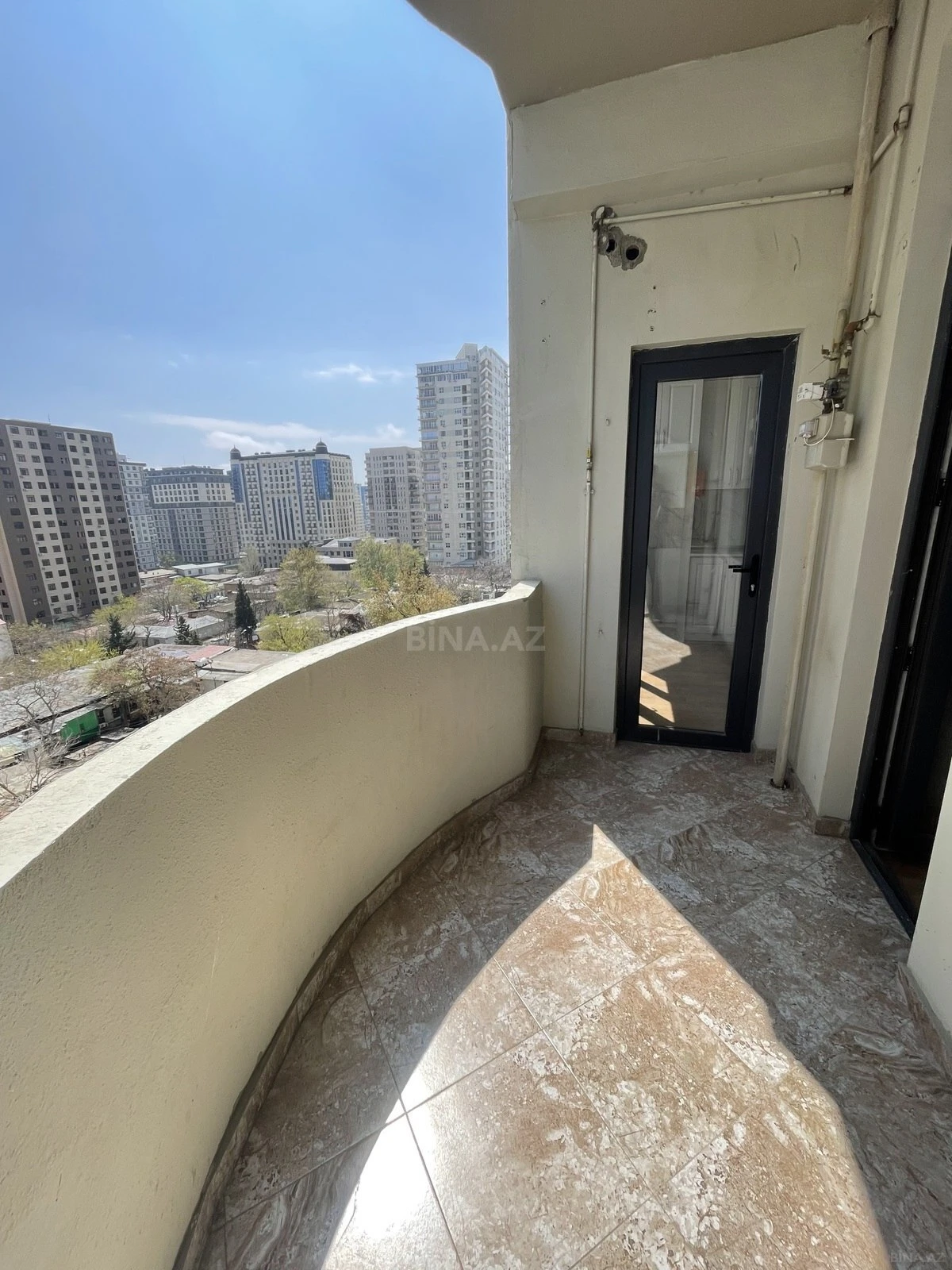 Kirayə verilir 2 otaqlı mənzil 80 m²