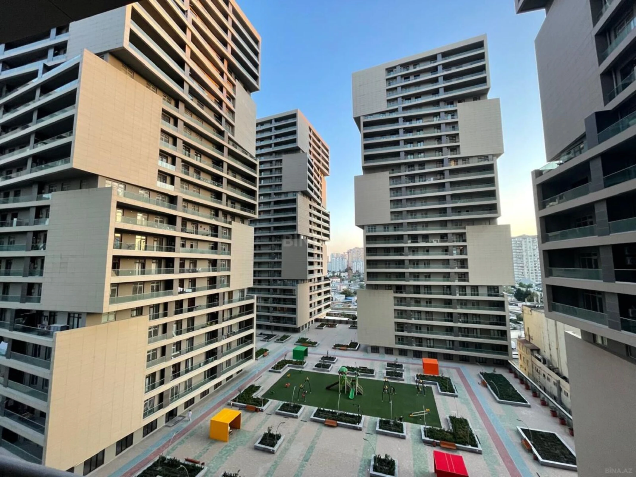 Kirayə verilir 3 otaqlı mənzil 103 m²