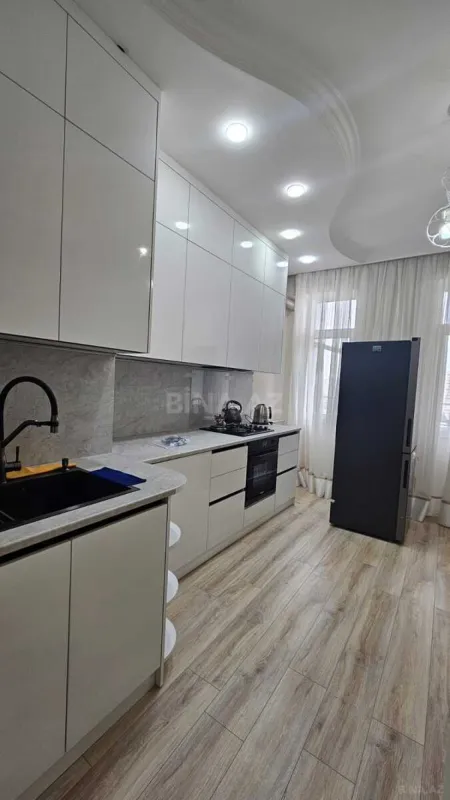 Kirayə verilir 2 otaqlı mənzil 79 m²