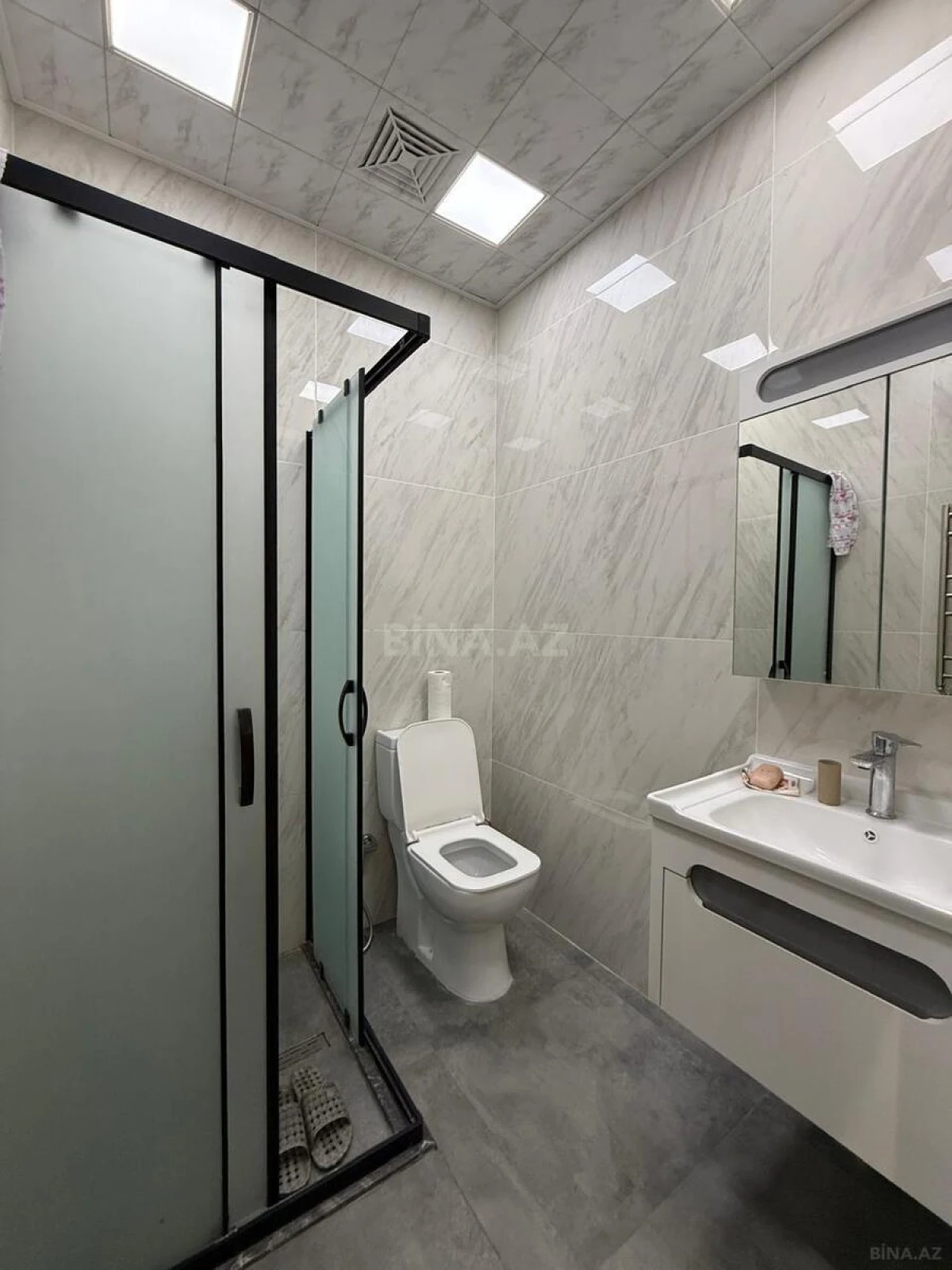 Kirayə verilir 2 otaqlı mənzil 80 m²