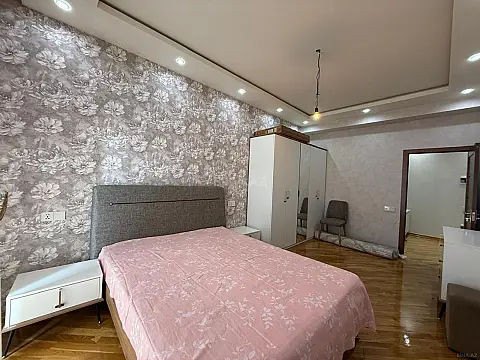 Kirayə verilir 2 otaqlı mənzil 80 m²