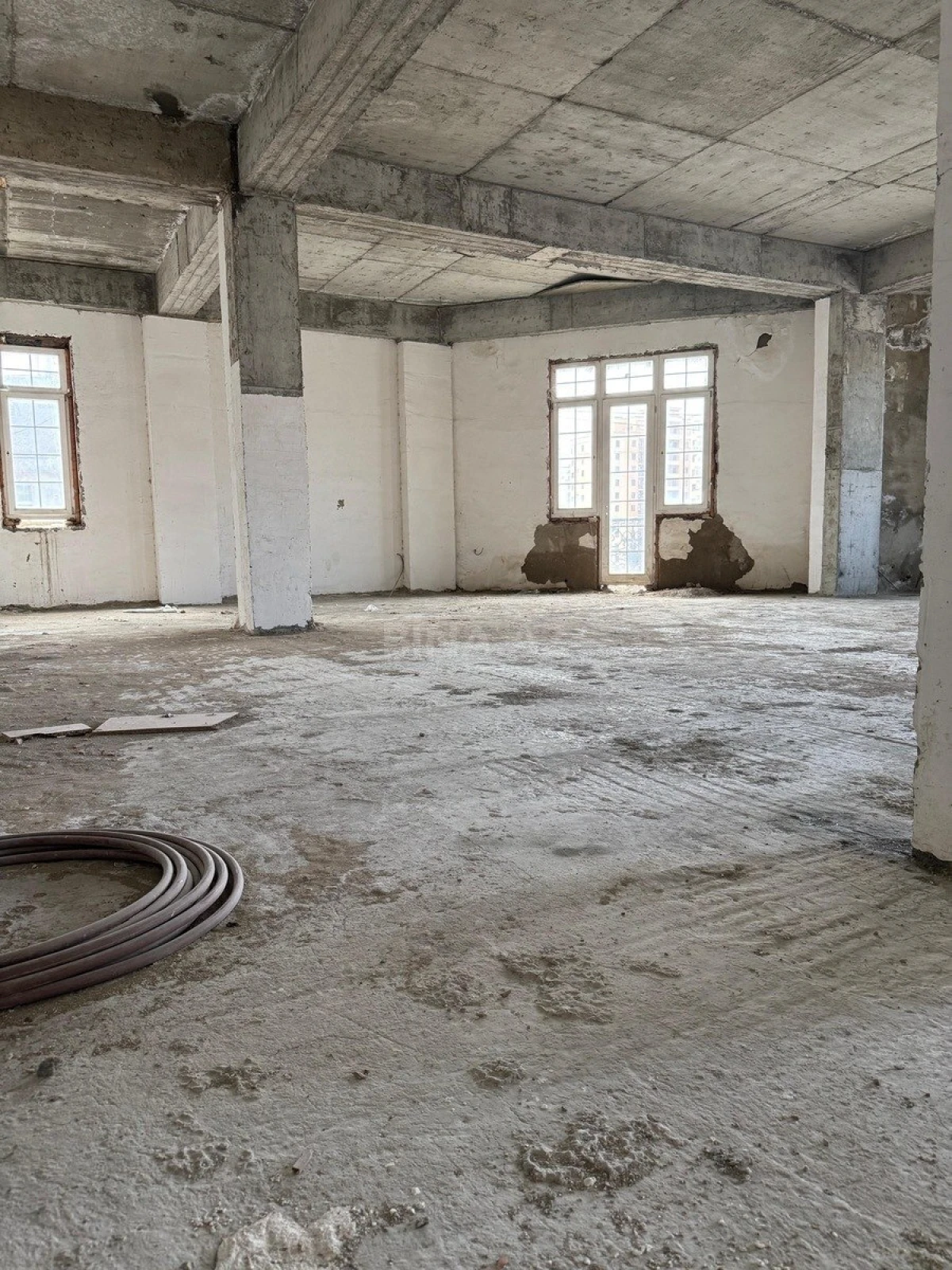 Satılır 3 otaqlı mənzil 150 m²